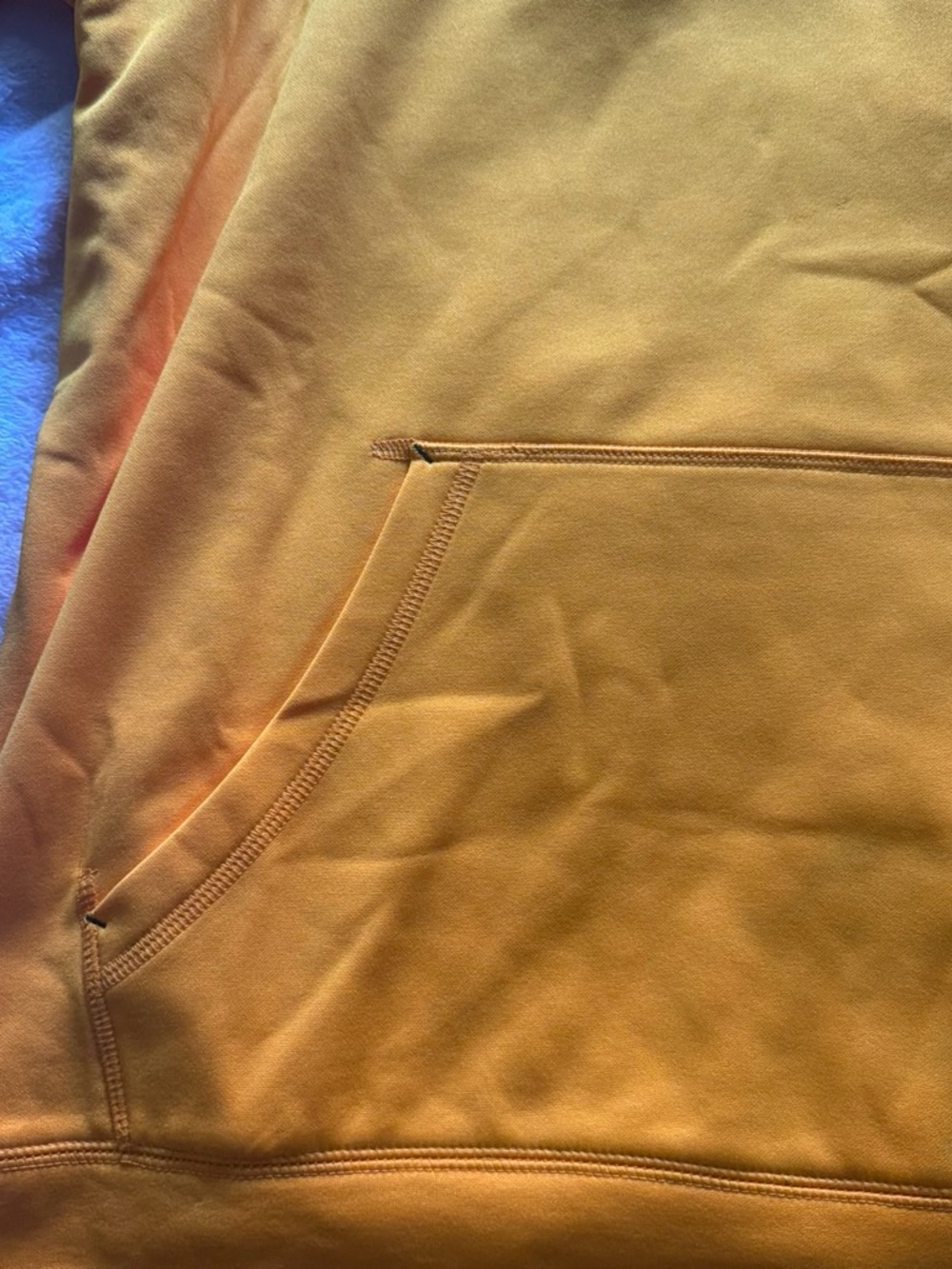 Los Angeles Lakers Gold Pullover Hoodie - Picture 5 of 5